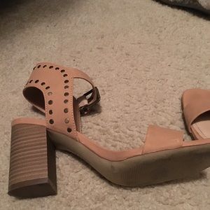 Max Studio Tan heel sandal